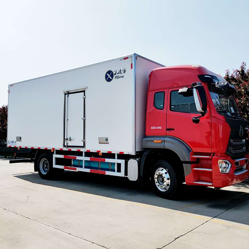 18噸HOWO6米8冷藏車